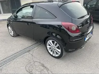 Usata Opel Corsa 75 CV (55 kW) 2009 Nero Utilitaria