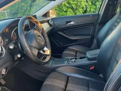 Usata Mercedes GLA200 136 CV (100 kW) 2017 Grigio SUV