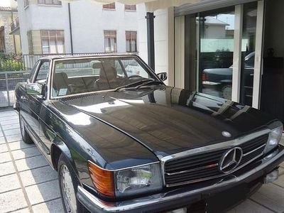 Begagnad Mercedes SL300 188 HK (138 kW) 1988 Svart Cab