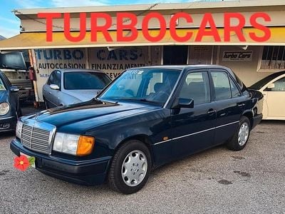 Usata Mercedes E200 122 CV (89 kW) 1991 Blu Berlina
