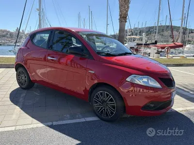 Usata Lancia Ypsilon Gold 80 CV (58 kW) 2019 Rosso Utilitaria