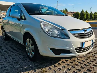 Usata Opel Corsa 745 CV (547 kW) 2010 Bianco Utilitaria
