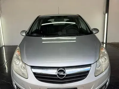 Begagnad Opel Corsa Club 86 HK (63 kW) 2011 Grå Halvkombi
