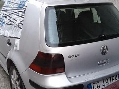 Usata VW Golf IV 101 CV (74 kW) 2002 Grigio Berlina
