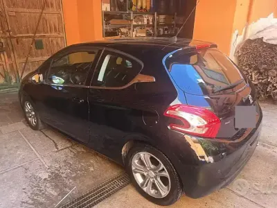 Usata Peugeot 208 82 CV (60 kW) 2013 Nero Utilitaria