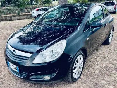 Usata Opel Corsa 75 CV (55 kW) 2009 Nero Utilitaria