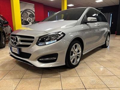 Usata Mercedes B180 109 CV (80 kW) 2015 Grigio Monovolume