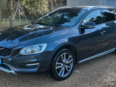 Usata Volvo V60 CC 150 CV (110 kW) 2016 Grigio Station wagon