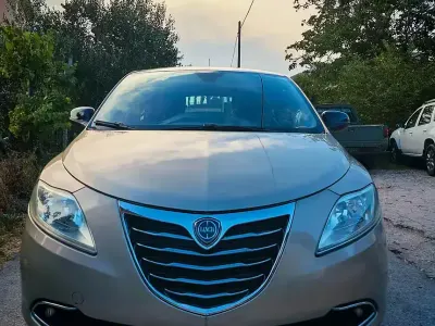 Usata Lancia Ypsilon 69 CV (50 kW) 2012 Grigio Utilitaria