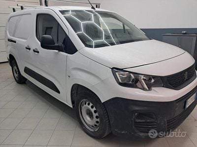 Käytetty Peugeot Partner 102 HP (75 kW) 2021 Tila-auto