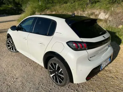 Usata Peugeot 208 GTi 56 kW (77 CV) 2021 Bianco Utilitaria