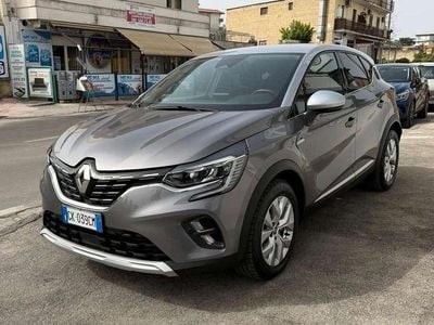 Usata Renault Captur Business 101 CV (74 kW) 2022 Grigio SUV