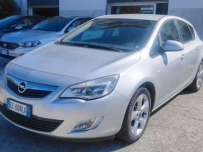 Usata Opel Astra Cosmo 110 CV (80 kW) 2011 Grigio Berlina