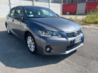 Lexus CT200h