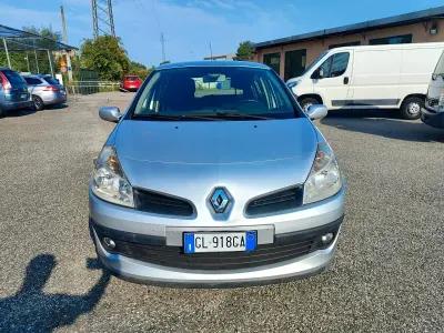 Usata Renault Clio II Dynamique 75 CV (55 kW) 2005 Argento Berlina