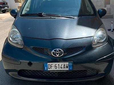 Usata Toyota Aygo 68 CV (50 kW) 2005 Grigio Utilitaria