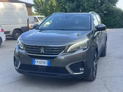 Usado Peugeot 5008 GT-line 119 CV (87 kW) 2017 Verde Familiar