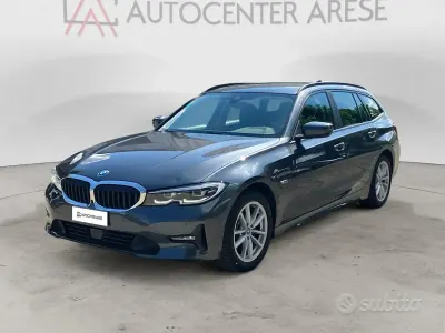 Usata BMW 320e Advantage 163 CV (119 kW) 2022 Grigio Station wagon