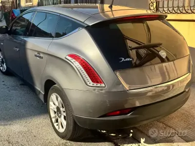 Usata Lancia Delta 120 CV (88 kW) 2010 Grigio Utilitaria