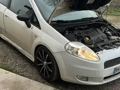 Usata Fiat Grande Punto 131 CV (96 kW) 2008 Bianco Utilitaria