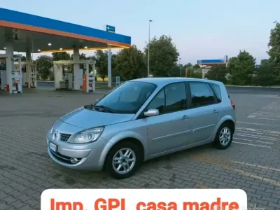 Usata Renault Scénic III 110 CV (80 kW) 2009 Grigio Monovolume