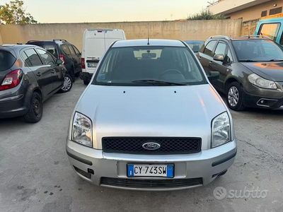 Usata Ford Fusion 68 CV (50 kW) 2005 Grigio Utilitaria
