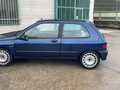 Usata Renault Clio 135 CV (99 kW) 1992 Utilitaria