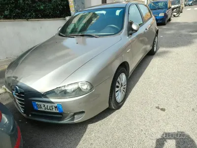 Usata Alfa Romeo 147 105 CV (77 kW) 2009 Grigio Utilitaria