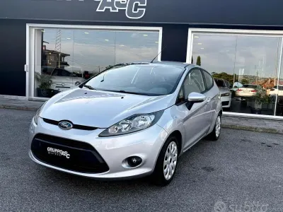 Usata Ford Fiesta Titanium 82 CV (60 kW) 2011 Grigio Berlina