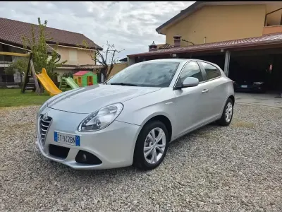 Usata Alfa Romeo Giulietta 105 CV (77 kW) 2013 Grigio Utilitaria