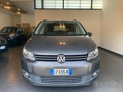 Begagnad VW Touran Comfortline 105 HK (77 kW) 2013 Grå Minibuss