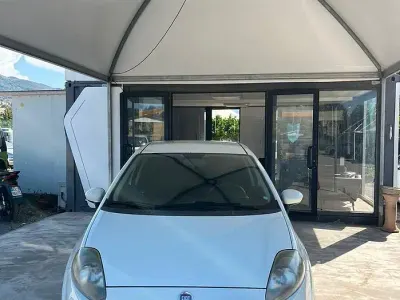 Usata Fiat Punto Street 85 CV (62 kW) 2014 Bianco Utilitaria