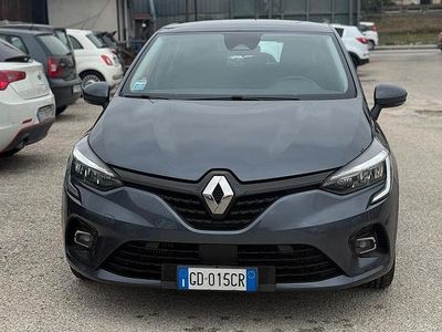 Usado Renault Clio V Intens 101 CV (74 kW) 2021 Gris Berlina