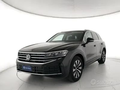 Usata VW Touareg Elegance 231 CV (169 kW) 2024 Nero SUV