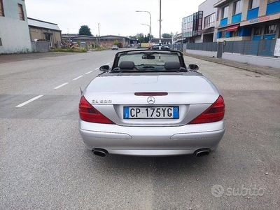 Usata Mercedes SL500 AMG 306 CV (225 kW) 2001 Grigio Cabrio