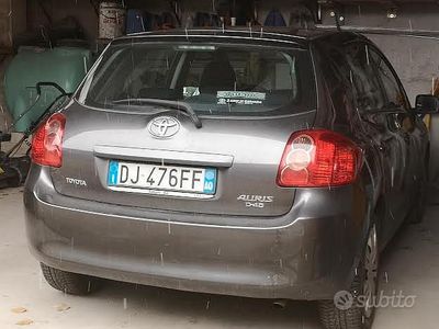 Usata Toyota Auris 90 CV (66 kW) 2007 Grigio Monovolume