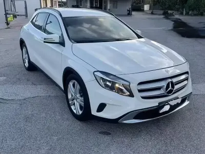 Usata Mercedes GLA180 109 CV (80 kW) 2015 Bianco SUV