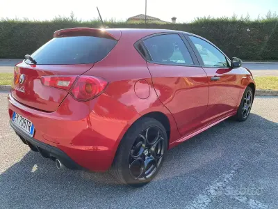 Usata Alfa Romeo Giulietta Sprint 175 CV (128 kW) 2015 Rosso Utilitaria