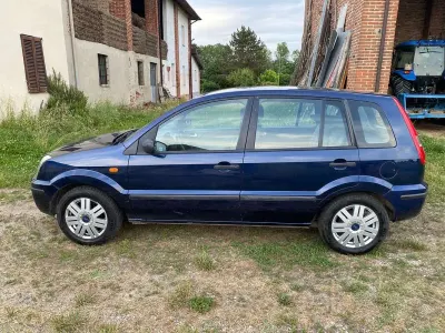 Usata Ford Fusion 80 CV (58 kW) 2003 Blu/azzurro Utilitaria