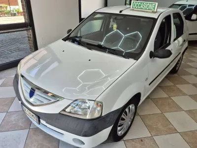 Usata Dacia Logan Lauréate 75 CV (55 kW) 2008 Bianco Berlina
