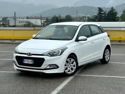 Usata Hyundai i20 Classic 75 CV (55 kW) 2015 Bianco Berlina