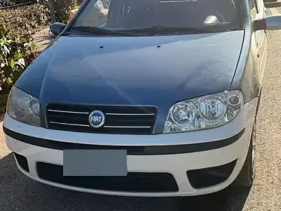 Usata Fiat Punto 60 CV (44 kW) 2004 Bluazzurro Utilitaria