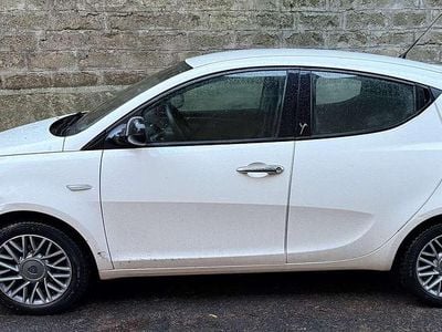 Usata Lancia Ypsilon Silver 69 CV (50 kW) 2012 Utilitaria