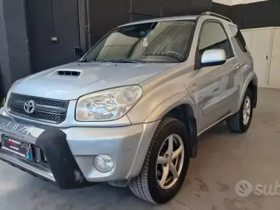 Usata Toyota RAV4 116 CV (85 kW) 2004 Grigio SUV