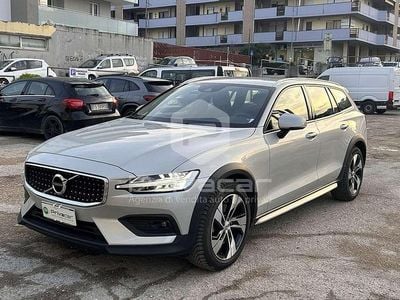 Usata Volvo V60 CC Business Edition 190 CV (139 kW) 2020 Grigio Station wagon
