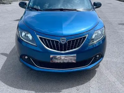 Usata Lancia Ypsilon 69 CV (50 kW) 2023 Blu Utilitaria
