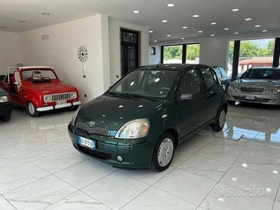 Usata Toyota Yaris Luna 86 CV (63 kW) 2002 Verde Berlina
