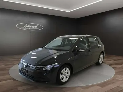 Usata VW Golf VIII Life 116 CV (85 kW) 2024 Grigio Berlina