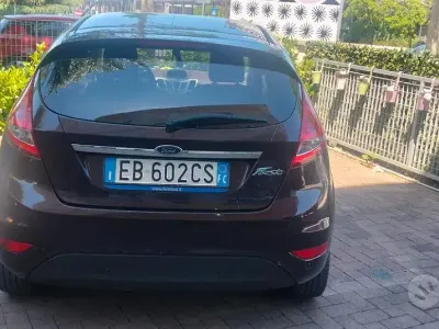 Usata Ford Fiesta 97 CV (71 kW) 2010 Rosso Berlina