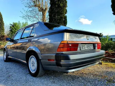 Usata Alfa Romeo 75 185 CV (136 kW) 1988 Berlina
